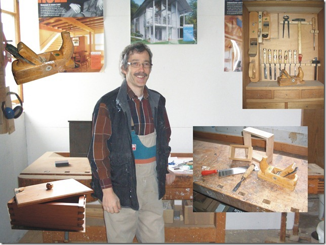 Foto vom Kursleiter mit Schreinerwerkzeug, Hobel und gefertigtem Werkstück.